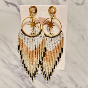Pendientes Artesanales de Flecos - Edición Astral con Estrellas y Contraste Negro-Oro